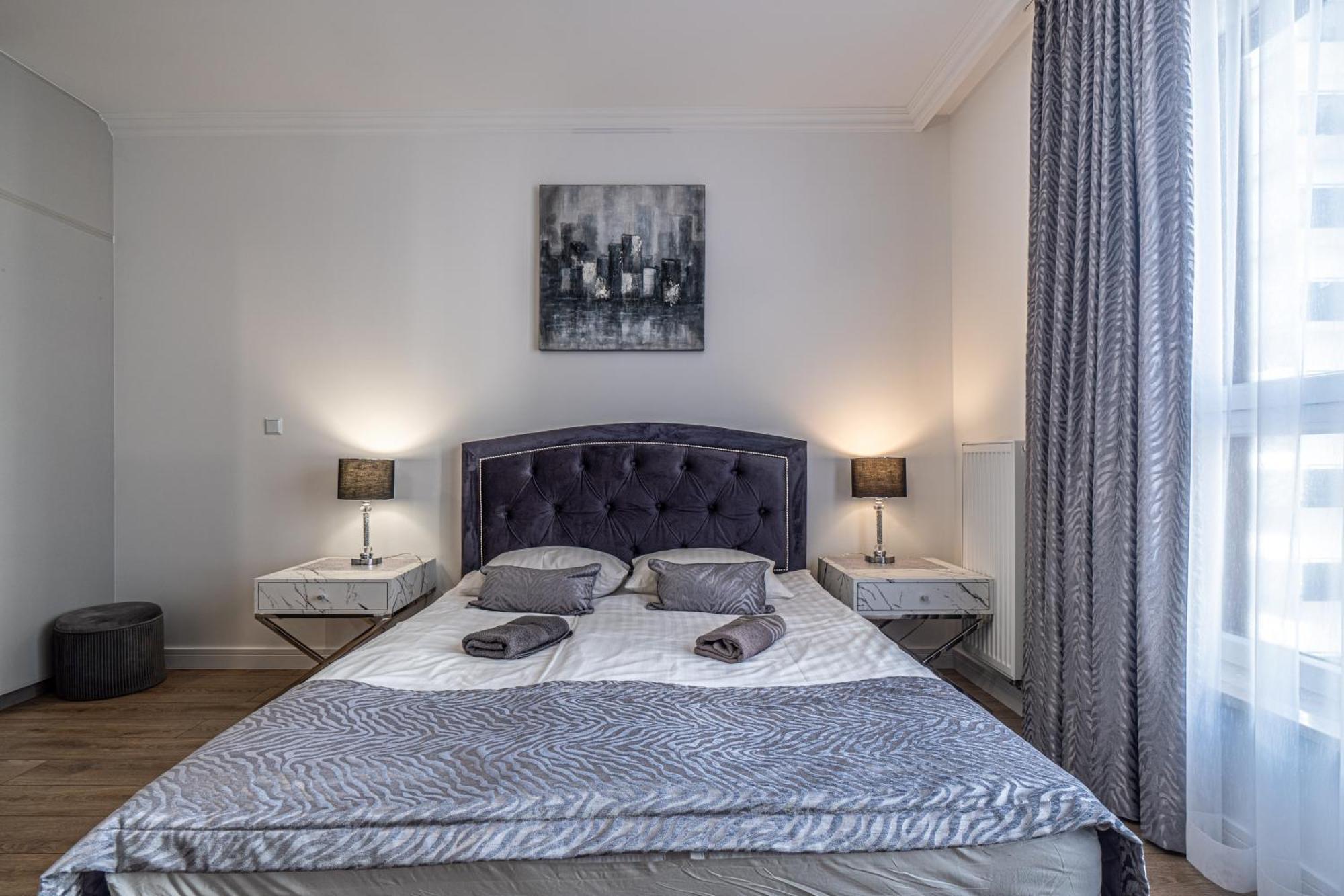 Private Parking, Secure Building - Old Town & Main Station *