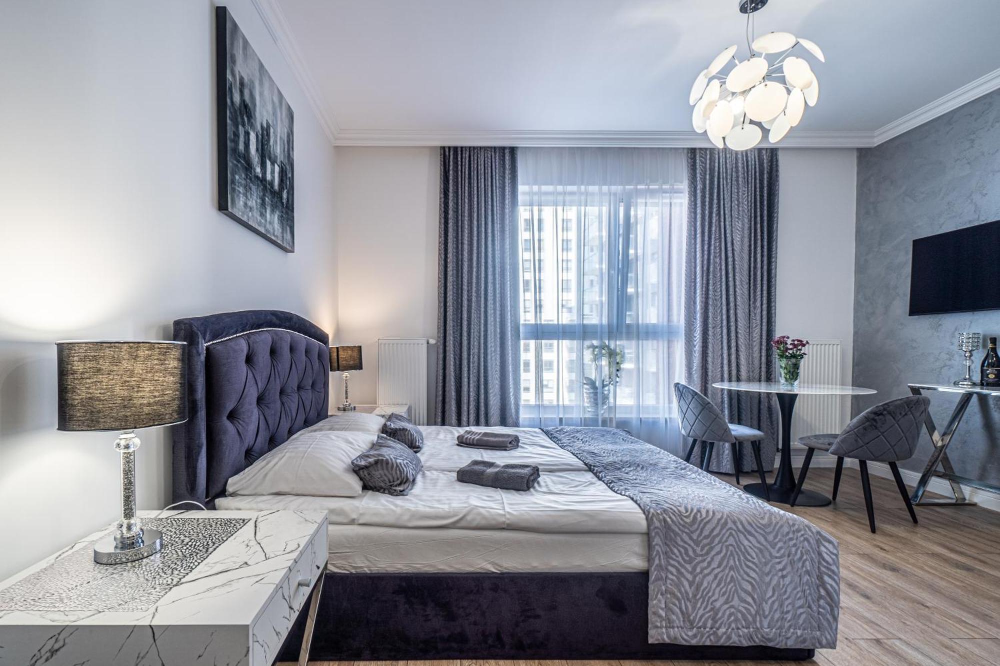 Apartment Private Parking, Secure Building - Old Town & Main Station