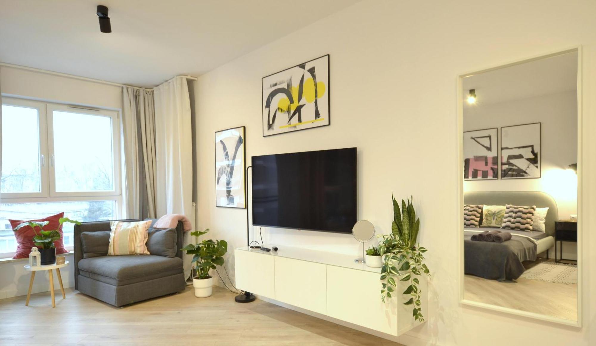 Apartment Private Parking, Secure Building - Old Town & Main Station *