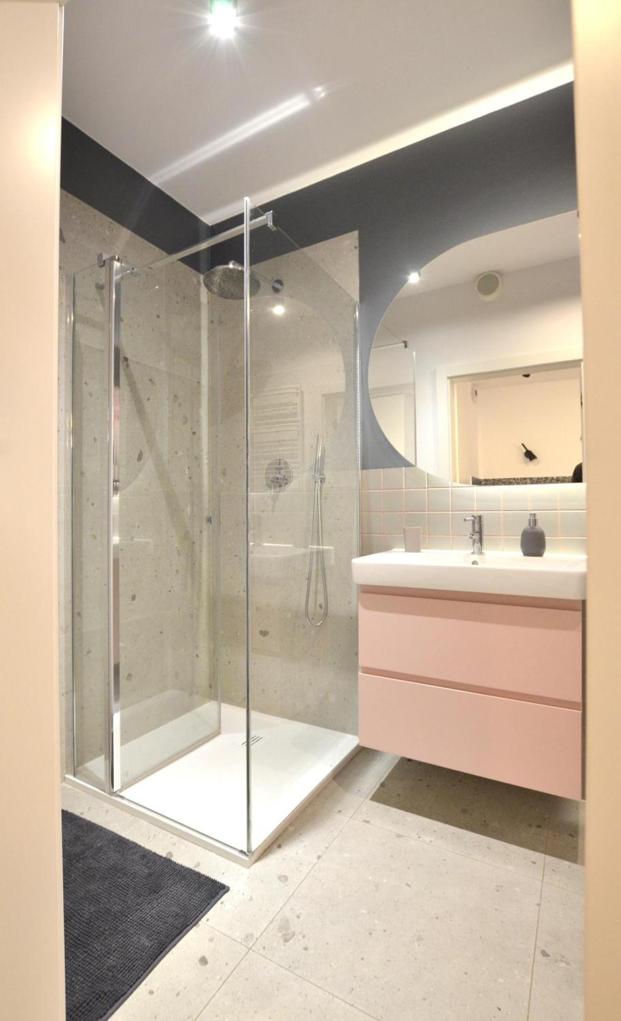 Apartment Private Parking, Secure Building - Old Town & Main Station