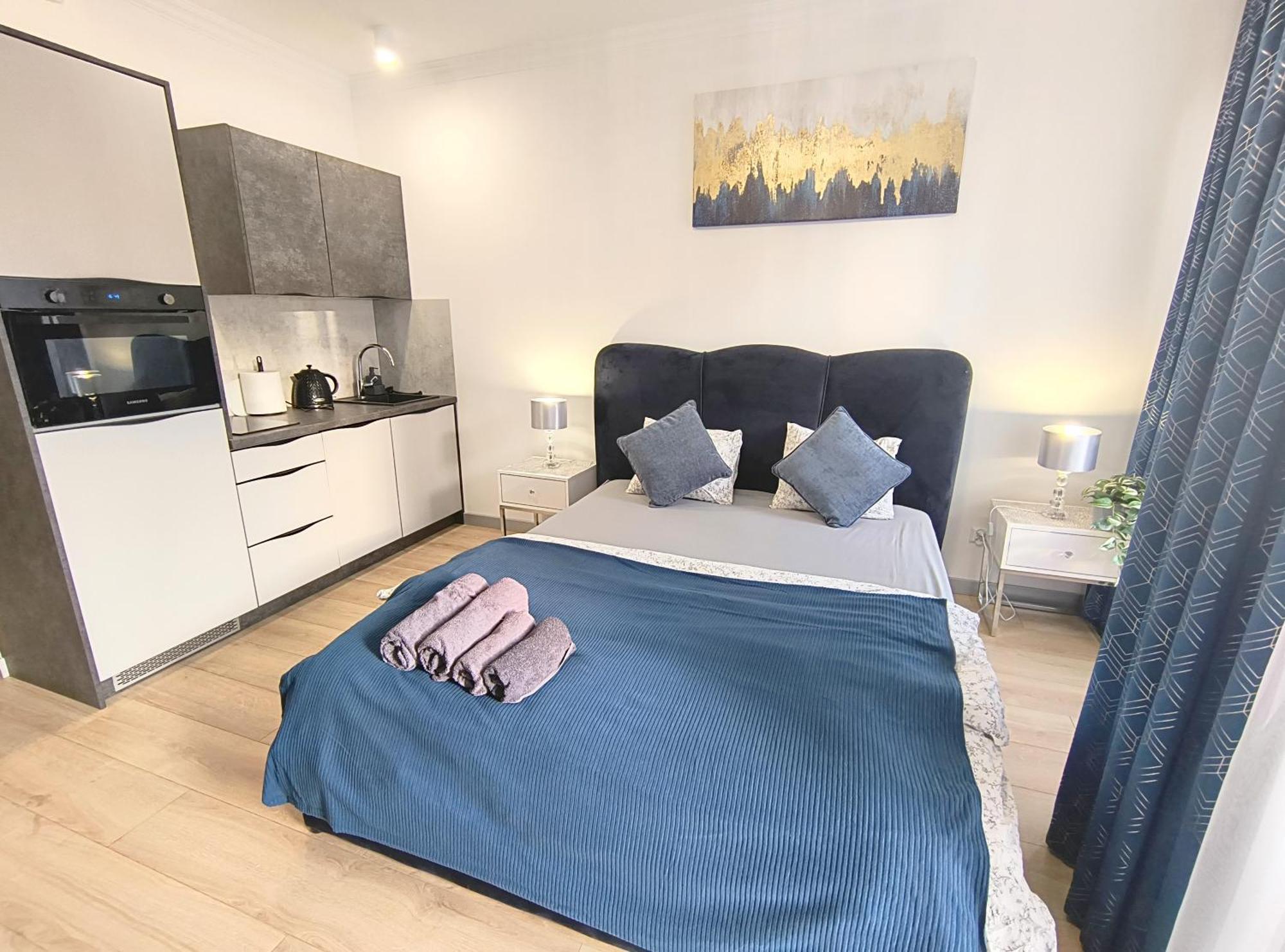 Private Parking, Secure Building - Old Town & Main Station Apartment *